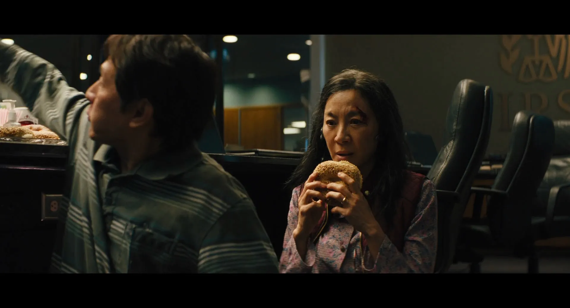 Everything Everywhere All at Once (2022) Hindi (Original) Dual Audio HDRip 720p – 480p